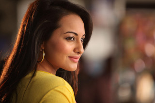 Woman long hair yellow shirt 8 - movie still frame free wallpaper