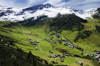 Village green valley mountain snow - a green valley free wallpaper