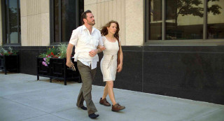 Man woman walking sidewalk building - hopper free wallpaper