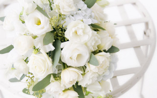 White flower bouquet on chair - a white chair free wallpaper