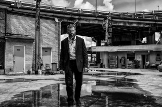 Man suit standing puddle water - annie leibovitz free wallpaper