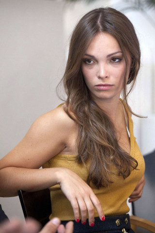 Woman serious look barbizon portrait - perfect free wallpaper
