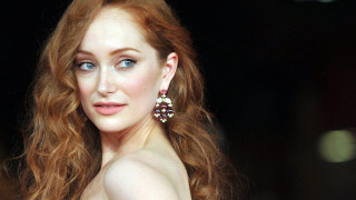 Red haired blue eyed dress - preraphaelitism free wallpaper
