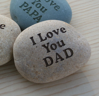 Three rocks love you dad - a table together free wallpaper
