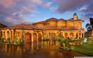 Large house fountain cloudy sky - a large house free wallpaper