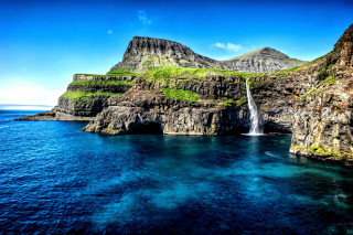 Waterfall mountain lake beach sky - the middle of a body free wallpaper