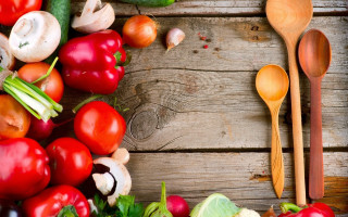 Wooden table vegetables spoons arranged - andries stock free wallpaper