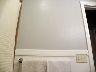 Bathroom white wall towel rack - a bathroom free wallpaper