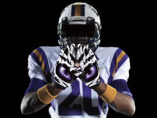 Football player helmet gloves hands - a helmet and gloves free wallpaper