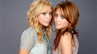 Beautiful young women blue eyes - young free wallpaper