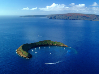 Small island ocean boat water - aerial free wallpaper