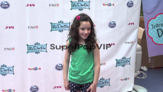 Little girl super bowl backdrop - a little girl free wallpaper