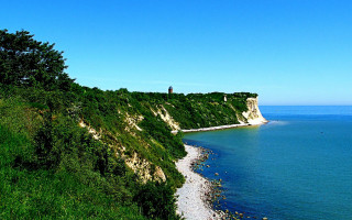 Cliff lighthouse ocean grassy hill 2 - a matte painting free wallpaper