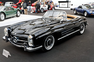 Black car show people background - a black car free wallpaper