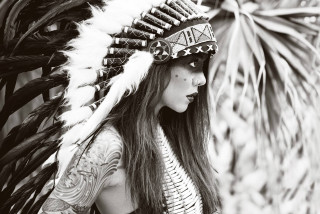 Woman native american headdress feathers - aramenta dianthe vail free wallpaper