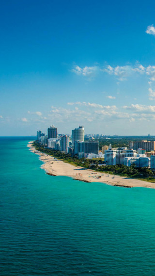 City shore beach blue sky - a large body of water free wallpaper