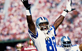 Football celebration renaissance moss colorized - a football player free wallpaper