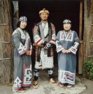 Three people native clothing hut - a hut free wallpaper