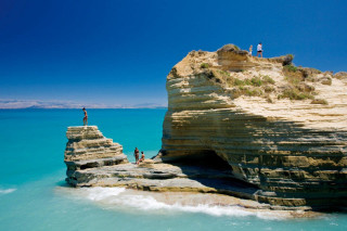 Couple cliff ocean boat standing - beautiful landscape free wallpaper
