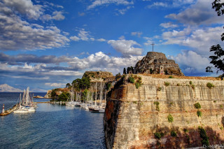 Water boats rock outcropping scenery - exekia free wallpaper