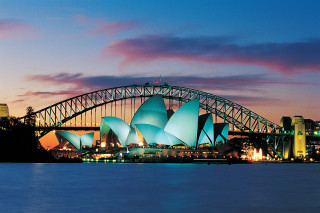 Large bridge water building night - a large bridge over a body of water free wallpaper