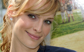 Florianne becker blonde outdoors realistic - clear eye free wallpaper