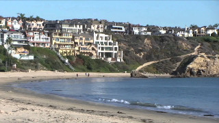 Beach houses hill water scenery - free beach wallpaper