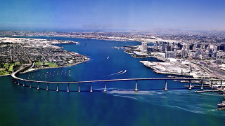 Bridge water city foreground background - a city in the background and a bridge in the foreground free wallpaper
