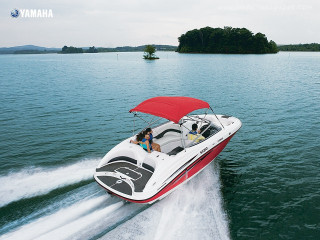 Boat speeding water red umbrella - cao zhibai free wallpaper