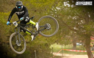 Man riding bike air dirt - a man riding free wallpaper