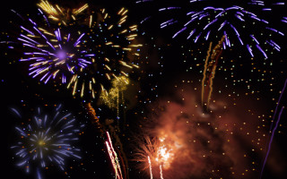 Fireworks night sky bright colors - free new year wallpaper