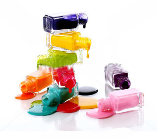 Colored bottles liquid camera white - a white background free wallpaper