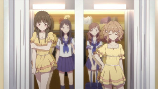 Girls mirror room doors open - a yellow dress free wallpaper