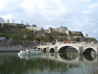Bridge river boat castle cloudy - a bridge over a river free wallpaper