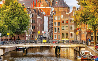 Bridge river bicycles buildings people - a bridge over a river free wallpaper