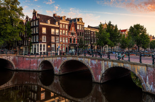 Bridge bicycles river city buildings - both side free wallpaper