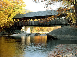 Covered bridge fall river leaves - covered free wallpaper