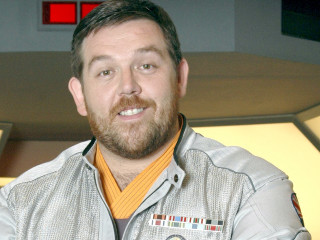 Man beard collared shirt smiling - bedwyr williams free wallpaper