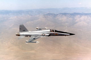 Fighter jet desert mountains skyline - cosmo alexander free wallpaper