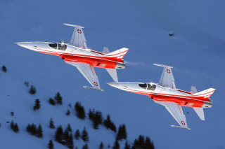 Red white jets flying sky - the sky above a mountain range free wallpaper
