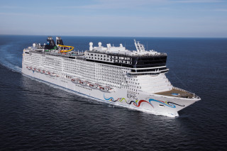 Cruise ship ocean people sailing - neofauvism free wallpaper
