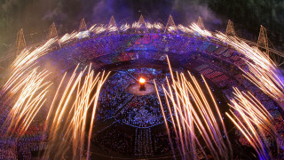 Crowd fireworks concert arch lights - andreas gursky free wallpaper