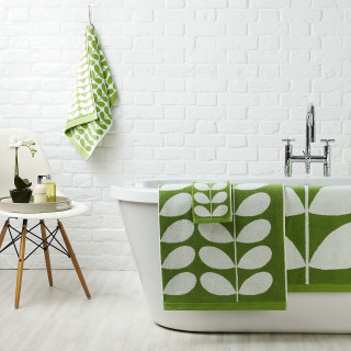 Bath tub green towel white - a white chair free wallpaper