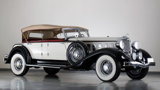 Old model car art deco 2 - an old model car free wallpaper