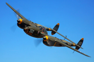 Propeller plane flying blue sky 3 - the back of the plane free wallpaper