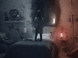 Person standing room bed tv - daniel lieske free wallpaper