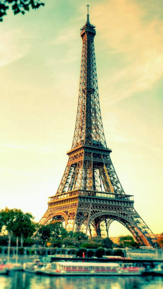 Boat eiffel tower paris water 2 - beautiful free wallpaper
