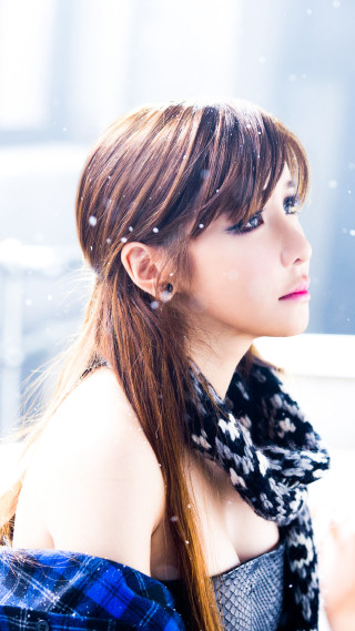 Woman long hair scarf neck - free winter wallpaper
