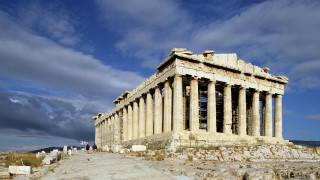 Neoclassical building columns sky clouds 2 - exekia free wallpaper