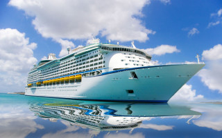 Cruise ship water sky background - eddie mendoza free wallpaper
